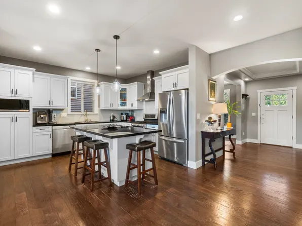 1386 Coast Meridian Rd, Coquitlam, BC V3E 3H1