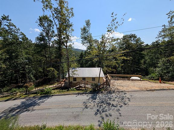 4th image of 260 Oak Ridge Rd