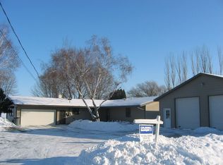 714 Lakeshore Dr, Fond Du Lac, WI 54937