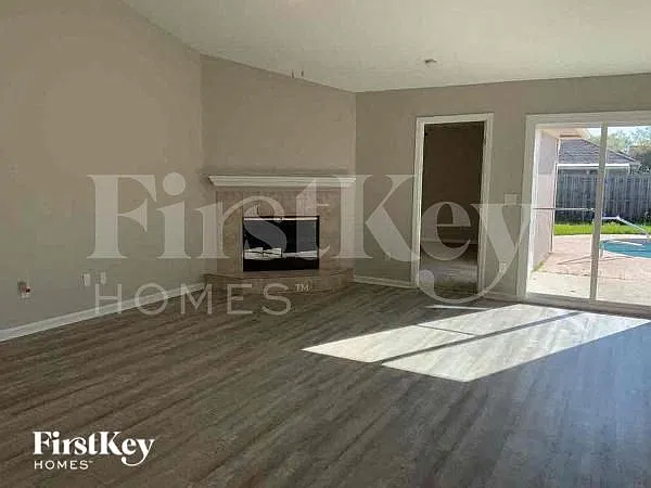 4 bed, 3.0 bath, 2048 sqft, $2,620 — Photo 4