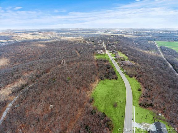 4th image of 2707 Mountain Rd