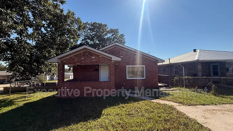 1 bed, 1.0 bath, 998 sqft, $650 — Photo 1
