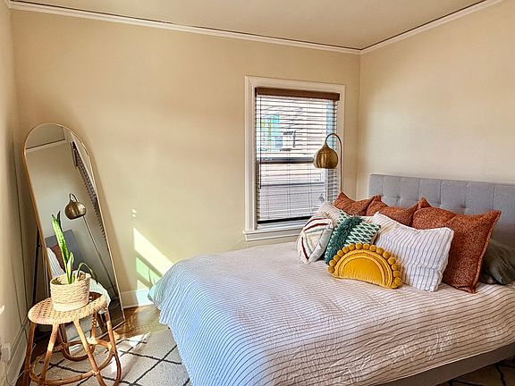 5th image of 2821 Franklin Ave E APT 5