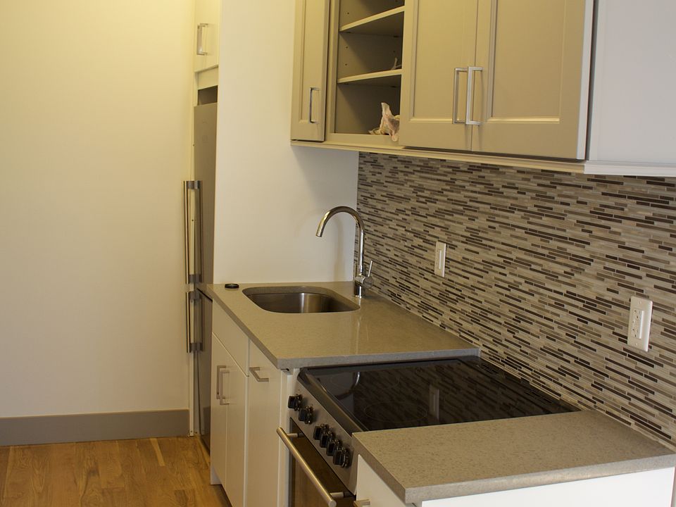 1st image of 1000 Fulton St