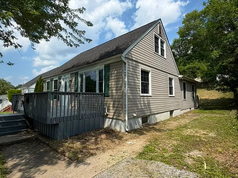 803 Silver Creek Rd — Photo 4