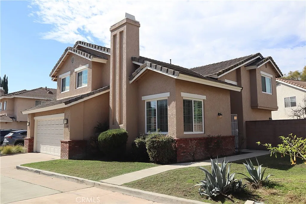 4 bed, 2.5 bath, 2064 sqft, $4,200 — Photo 1
