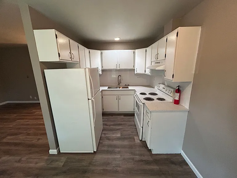 504 W Linden St — Photo 5