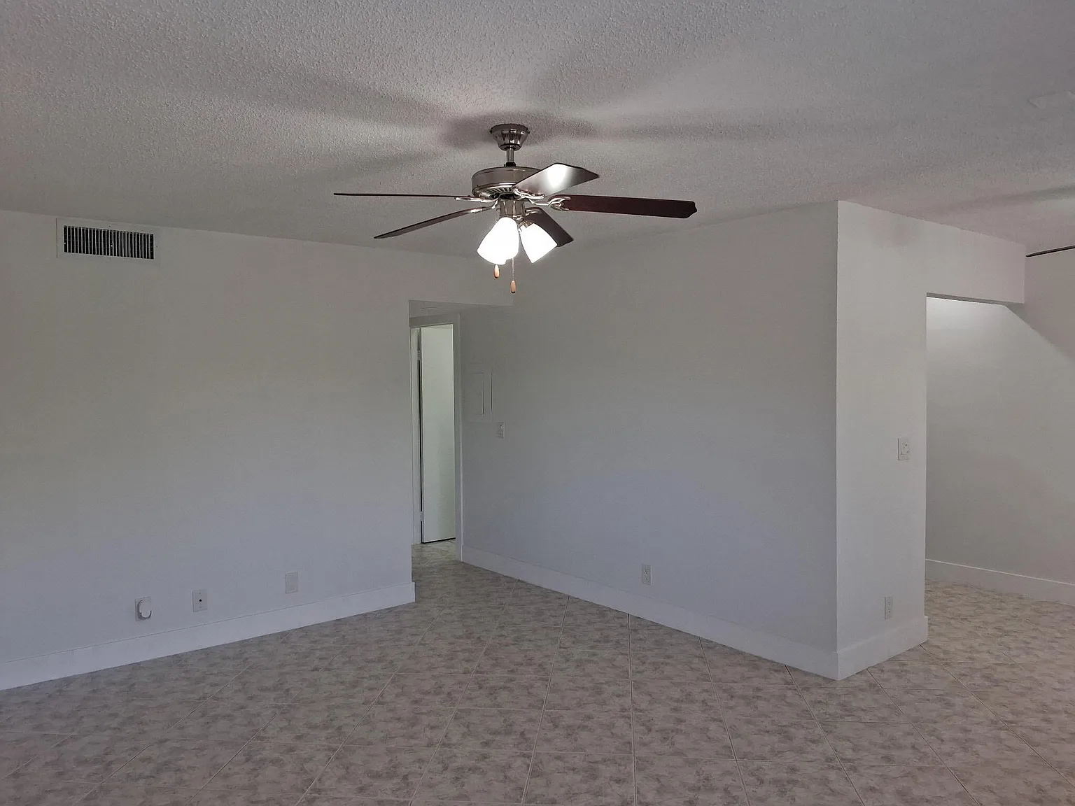 2 bed, 1.5 bath, 880 sqft, $2,100 — Photo 1