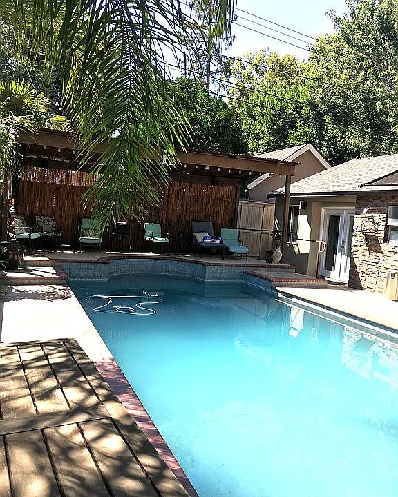 2nd image of 592 35th St