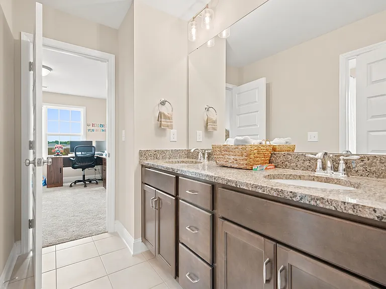 175 Slade Thomas Dr — Photo 17