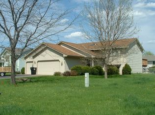 7158 Sunrise Dr, Lino Lakes, MN 55014