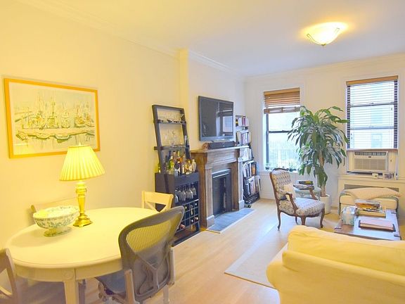 3rd image of 265 W 19th St APT 3S