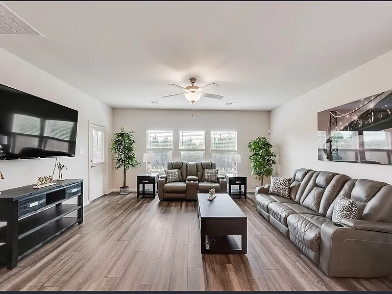 1339 Great Sand Dune St — Photo 4