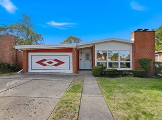 7646 E Prairie Rd, Skokie, IL 60076