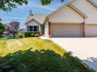 7 Crystal Ct, Bloomington, IL