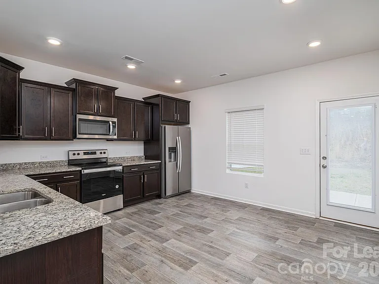 1004 Davis Hills Dr — Photo 5