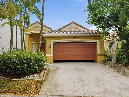 1004 Golden Cane Dr Photo 1