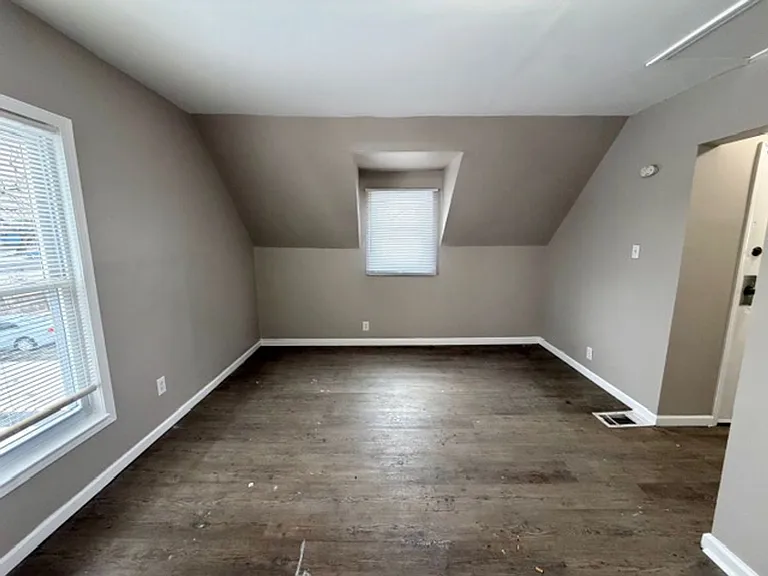 97 Fairgrove — Photo 11
