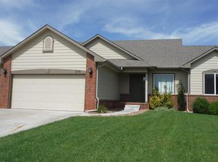2731 N Woodridge Ct, Wichita, KS 67226