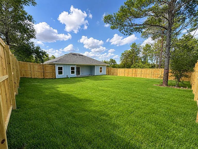 244 E Laurel Ln — Photo 3