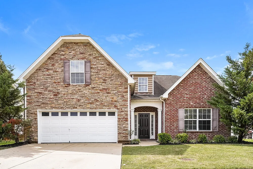 4 bed, 3.0 bath, 2203 sqft, $2,500 — Photo 1
