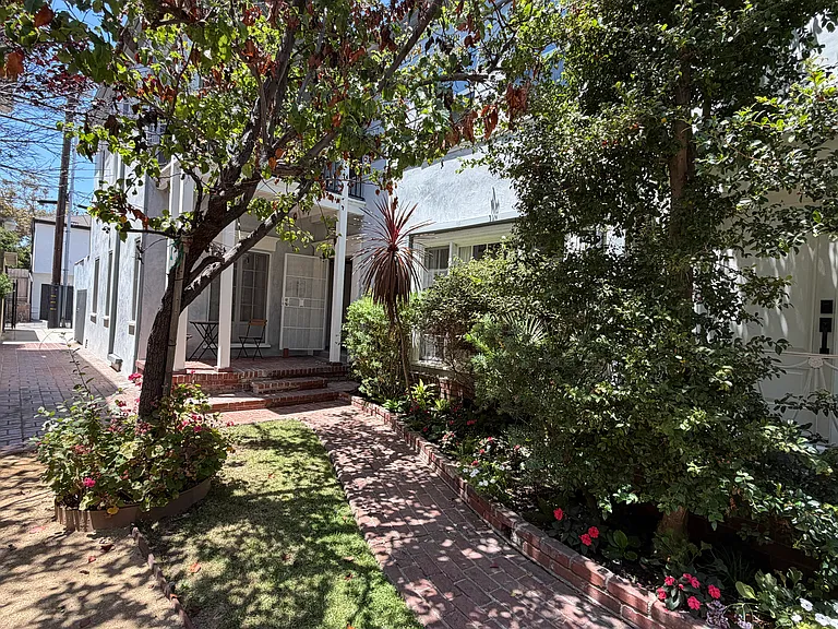 163 N La Peer Dr #C — Photo 32