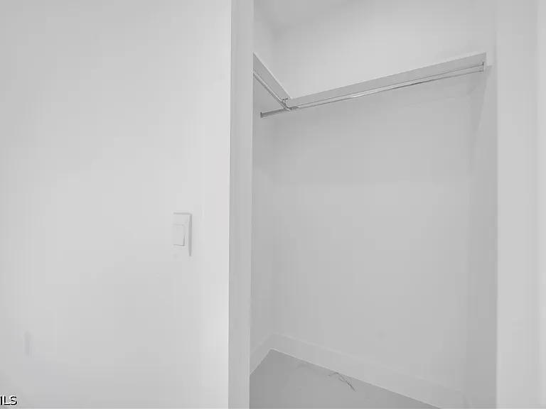 506 W 5th St — Photo 27