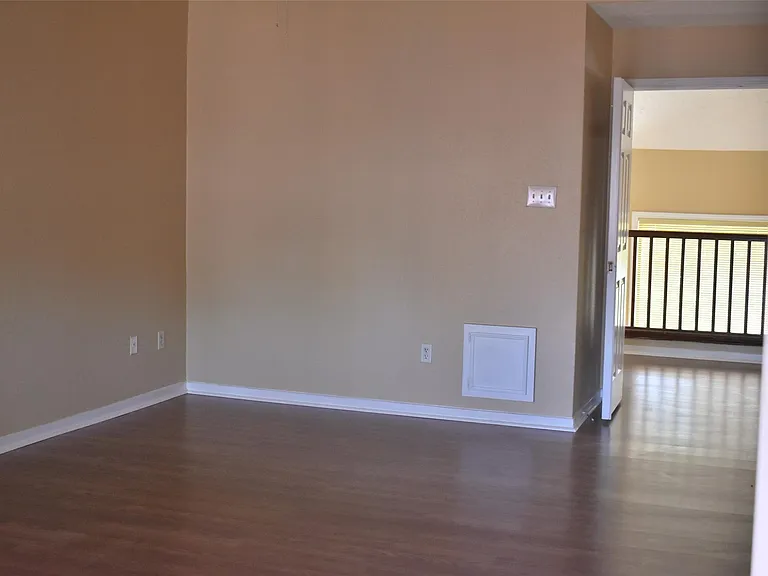 2930 Colony Dr — Photo 14