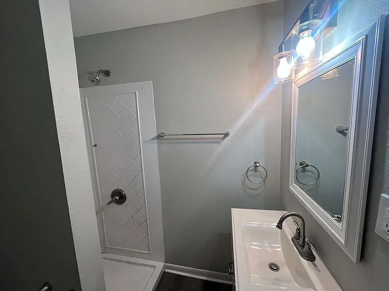 1607 Avenue I — Photo 11