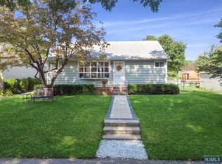 10 Silver Birch Ave, Oakland, NJ 07436