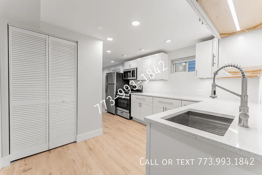 Building Photo - 3658 W George St #B