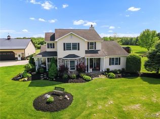 13373 Day Rd, Holland, NY 14080