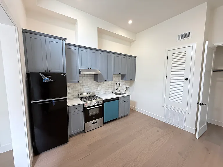 3774B Mission St — Photo 5