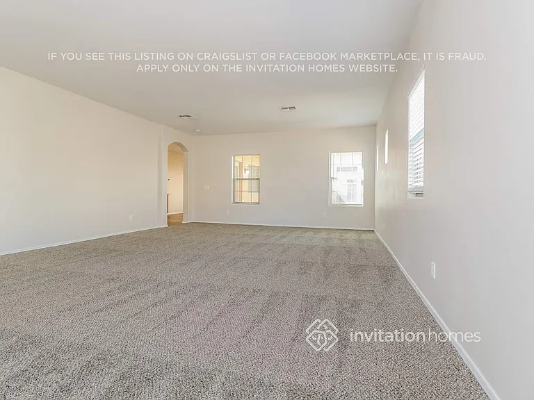 15949 W Mauna Loa Ln — Photo 3