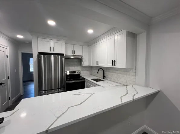 10 Wild Oaks Rd, Goldens Bridge, NY