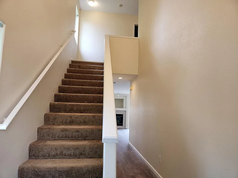 5223 NE Schoeler Cir — Photo 8