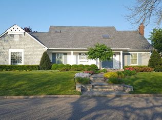 1 Anita Dr, Sayville, NY 11782