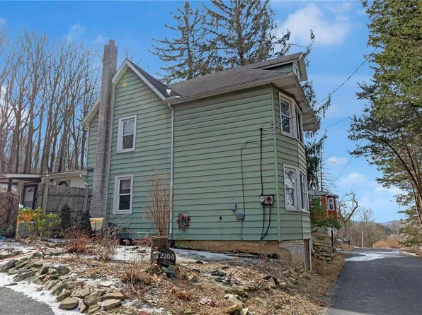 2106 Nemeth Dr, Bethlehem, PA 18015