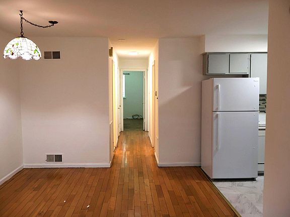 5th image of 601 Country Ln