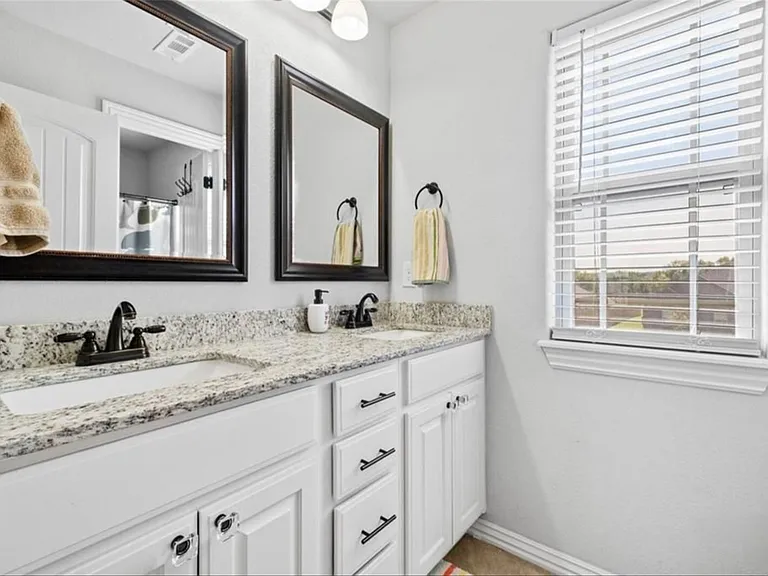 910 Hancock St — Photo 17