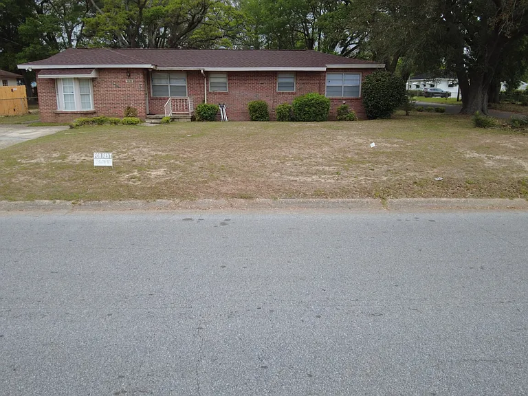 1230 E Leonard St — Photo 3