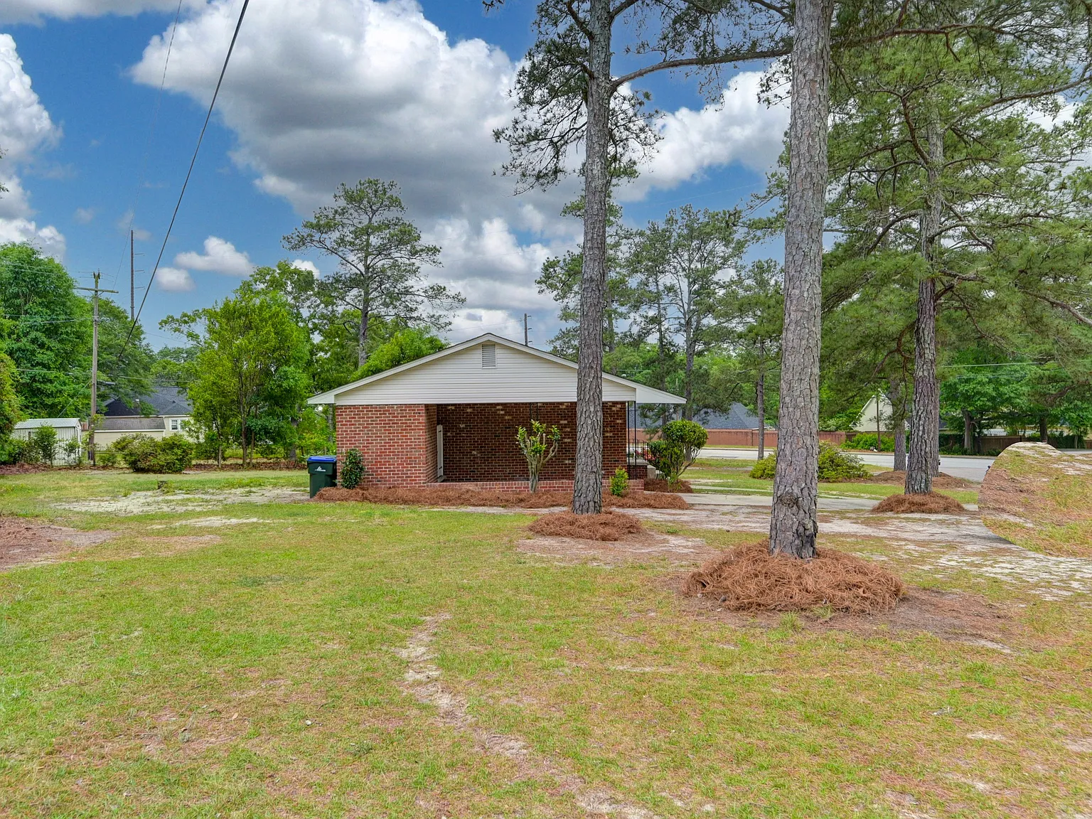 3 bed, 1.5 bath, 1214 sqft, $1,950 — Photo 2