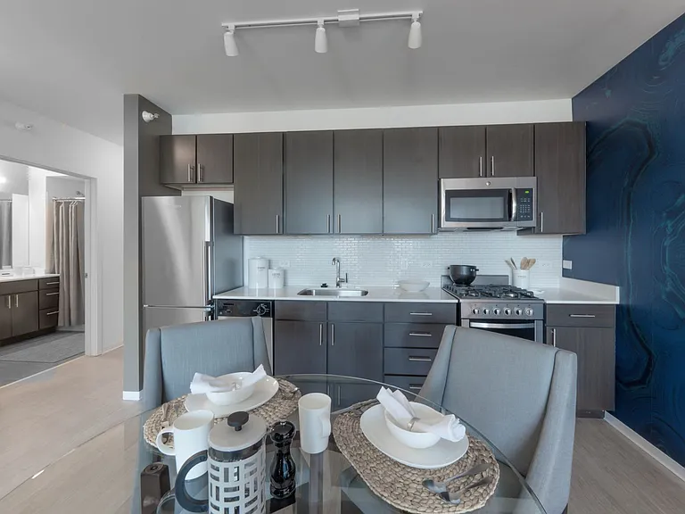 River North Luxury, On Display — Photo 36