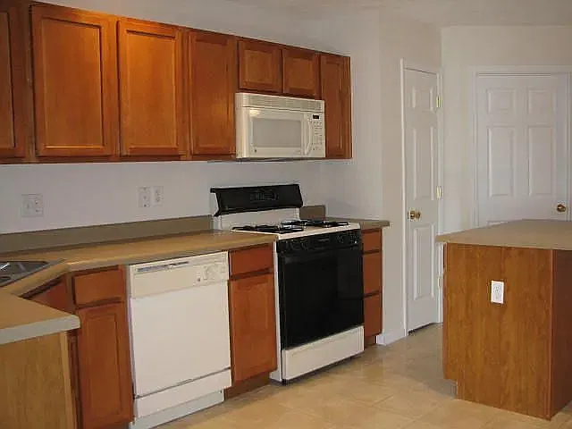 1104 Lockenvitz Ln #5 — Photo 9