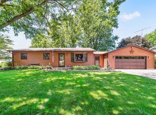 121 Park Ct, Hinckley, IL 60520