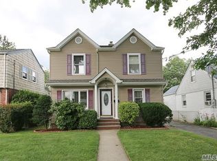 346 Beebe Rd, Mineola, NY 11501