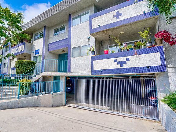 3rd image of 6245 Woodman Ave APT 104