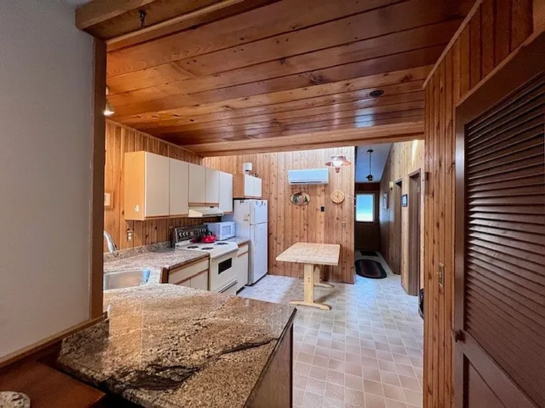 354 Shallow Shore Rd — Photo 8