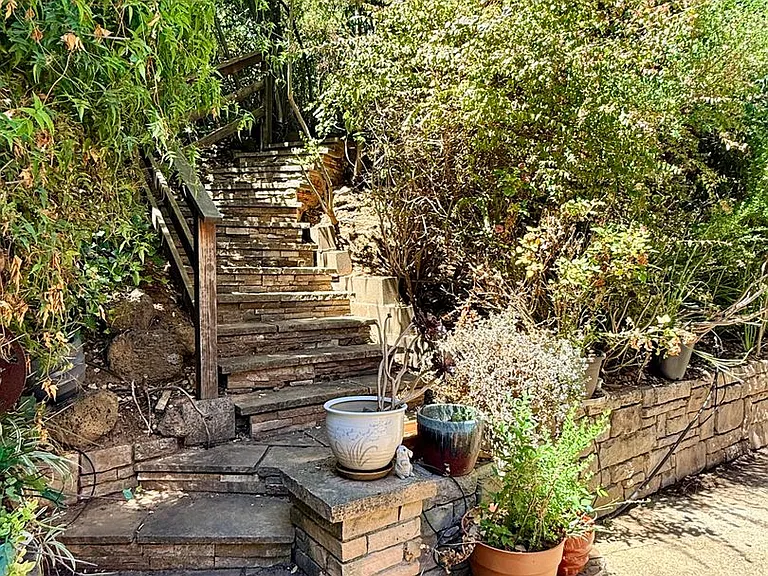 2122 Lyon Ave — Photo 4