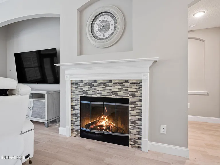 1816 Creekwood Ln — Photo 11